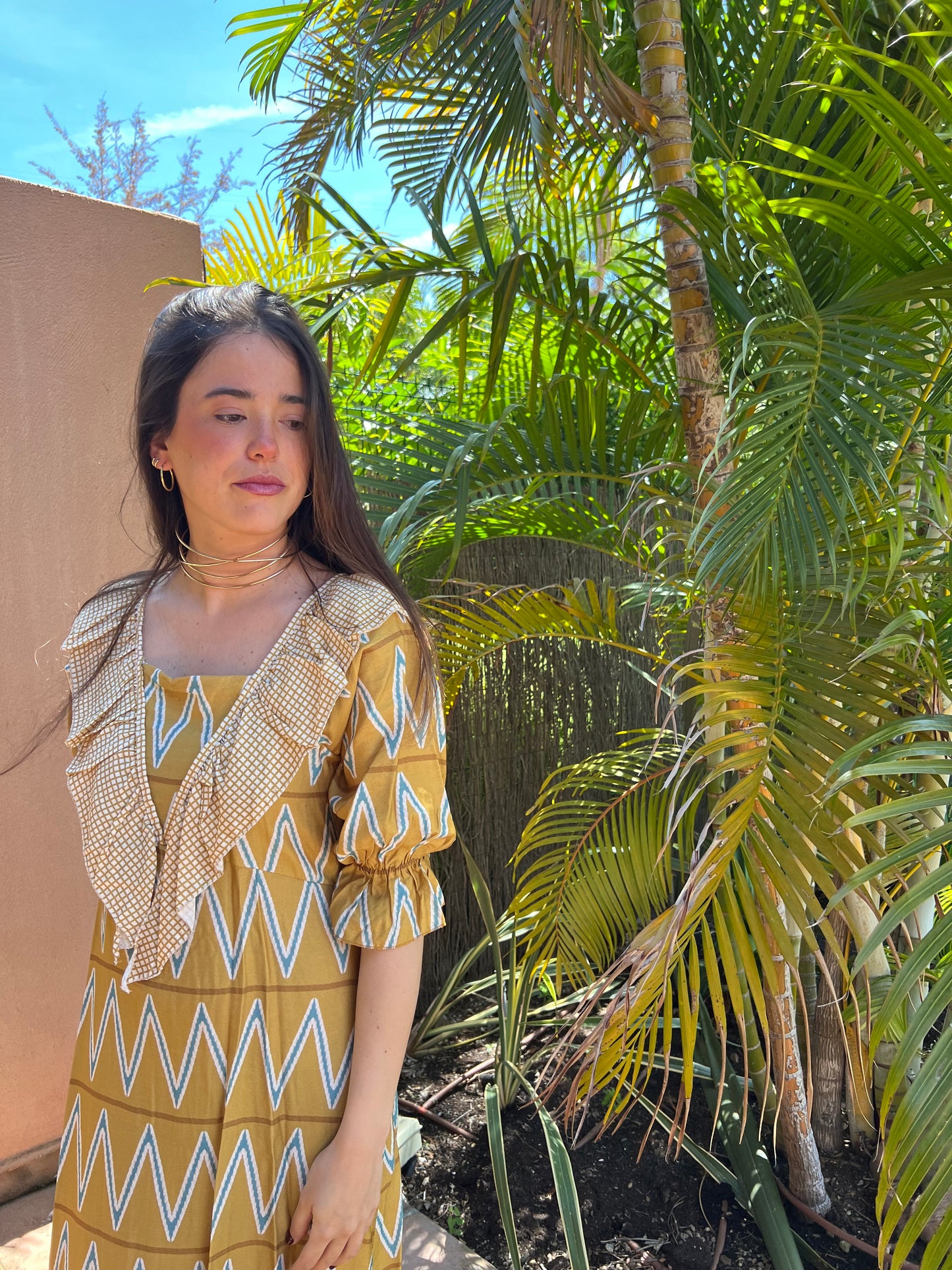 Vestido Baikal en tonos mostaza