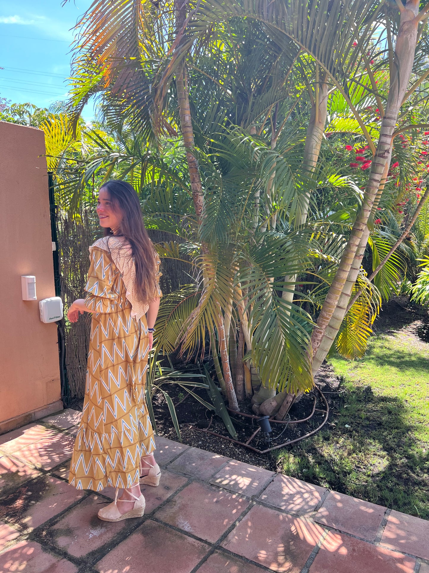 Vestido Baikal en tonos mostaza